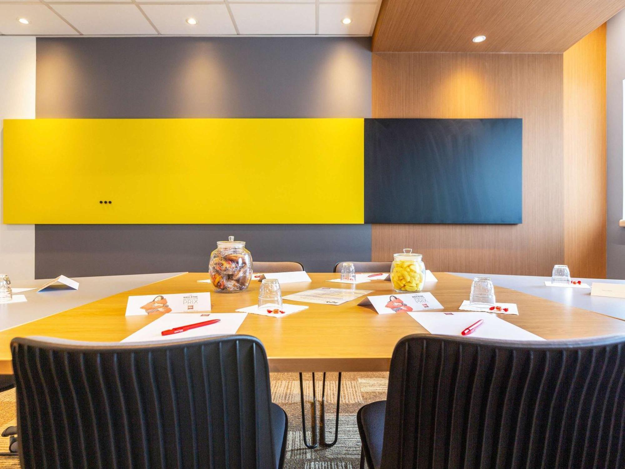 Hotel Ibis Rennes Centre Gare Sud Экстерьер фото